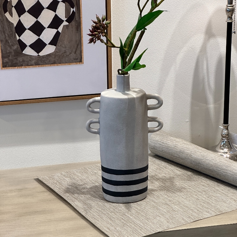 モダンストライプハンドルベース 陶器製 花瓶 | インテリア