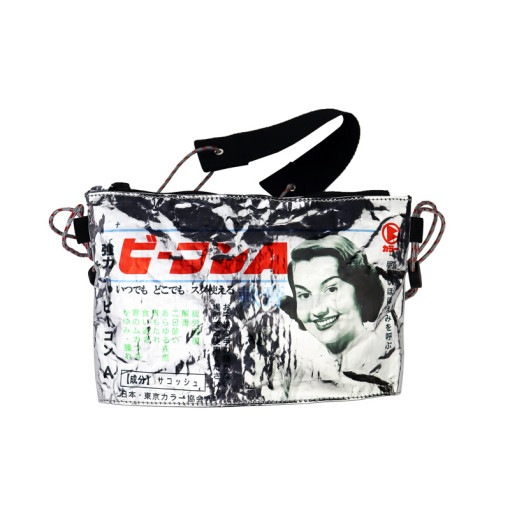 【23SS】kolor BEACON カラービーコン フィルムプリントサコッシュ シルバー 23SBM-A03533|ARCHIVE 完売商品