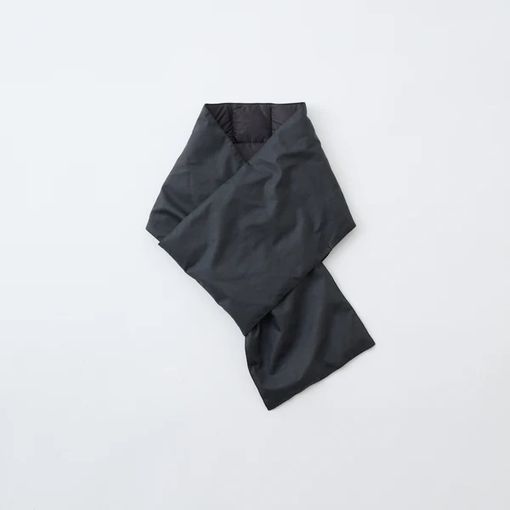 25AWWhite Mountaineering  ۥ磻ȥޥƥ˥󥰡WM  TAION SYNTHETIC LEATHER DOWN MUFFLER BLACK BK2573805