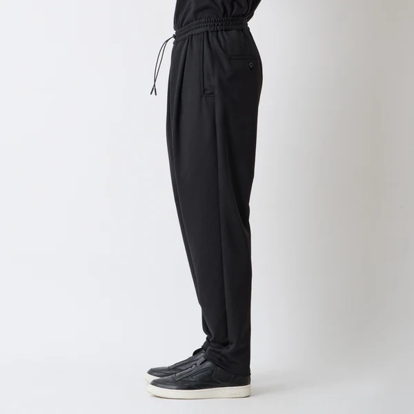 25AWWhite Mountaineering Repose Wear ۥ磻ȥޥƥ˥ 2 TUCK EASY TAPERED PANTSBLACK RW2573401