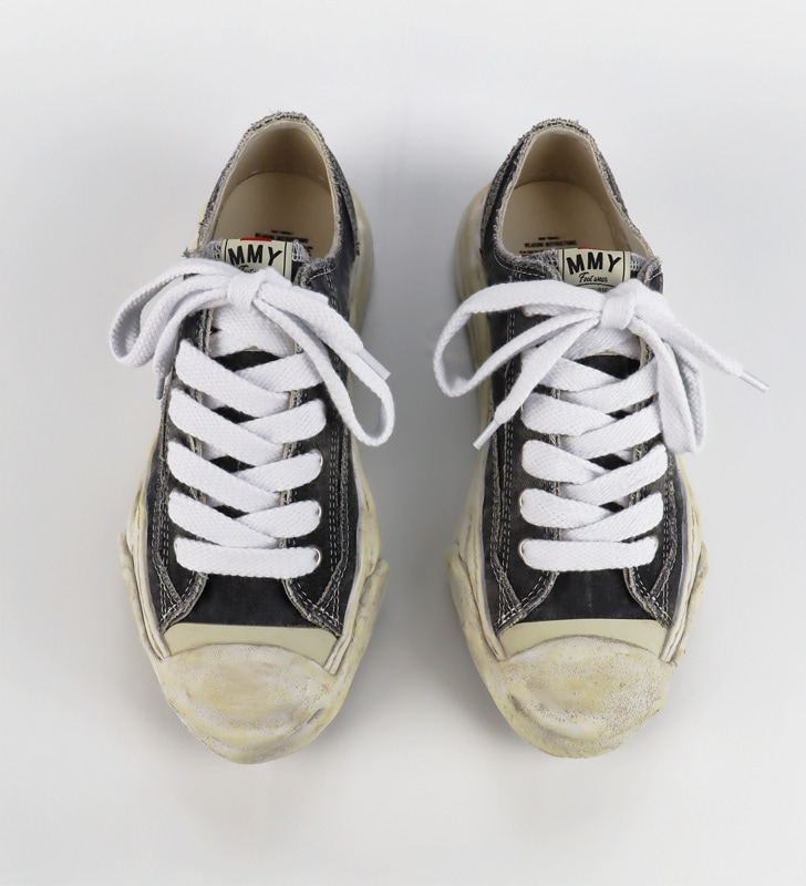 Maison MIHARA YASUHIRO �᥾�� �ߥϥ�䥹�ҥ� "HANK" OG Sole Bleach-Wash Denim Canvas Low-Top Sneaker �֥�å� A15FW731