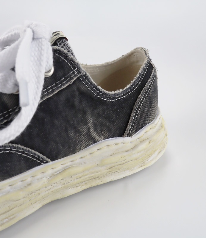 Maison MIHARA YASUHIRO �᥾�� �ߥϥ�䥹�ҥ� "HANK" OG Sole Bleach-Wash Denim Canvas Low-Top Sneaker �֥�å� A15FW731