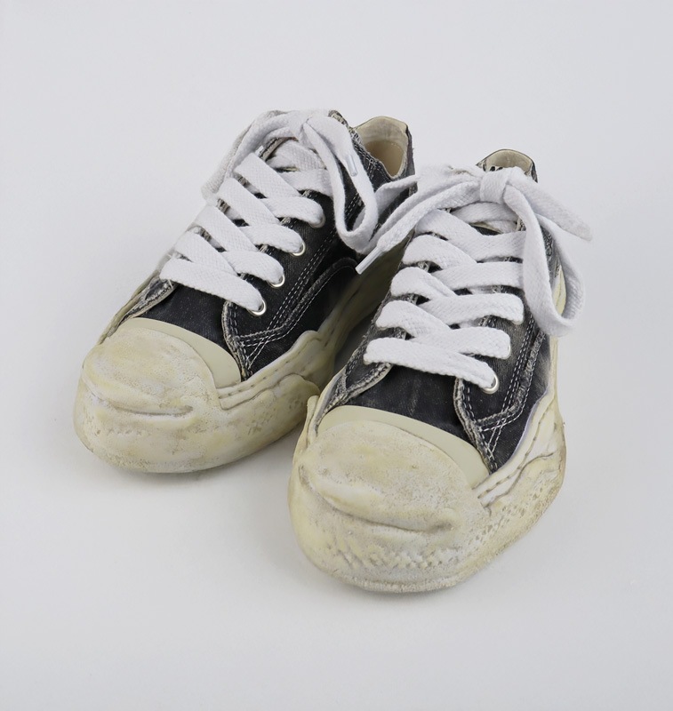Maison MIHARA YASUHIRO �᥾�� �ߥϥ�䥹�ҥ� "HANK" OG Sole Bleach-Wash Denim Canvas Low-Top Sneaker �֥�å� A15FW731
