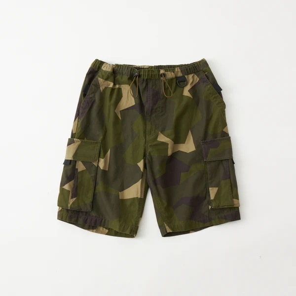 25SSWhite Mountaineering  ۥ磻ȥޥƥ˥ WM  WILD THINGS SWEDEN CAMO CARGO SHORT PANTS KHAKI BC2571402