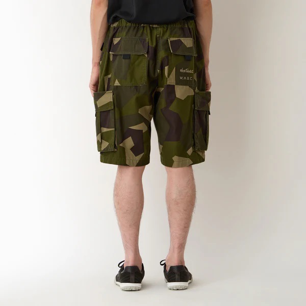 25SSWhite Mountaineering  ۥ磻ȥޥƥ˥ WM  WILD THINGS SWEDEN CAMO CARGO SHORT PANTS KHAKI BC2571402