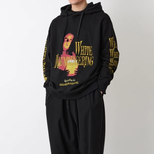 ��40%OFF��White Mountaineering  �ۥ磻�ȥޥ���ƥ˥���� QOTSA LULLABIES TO PARALYZE HOODIE BLACK BC2573503