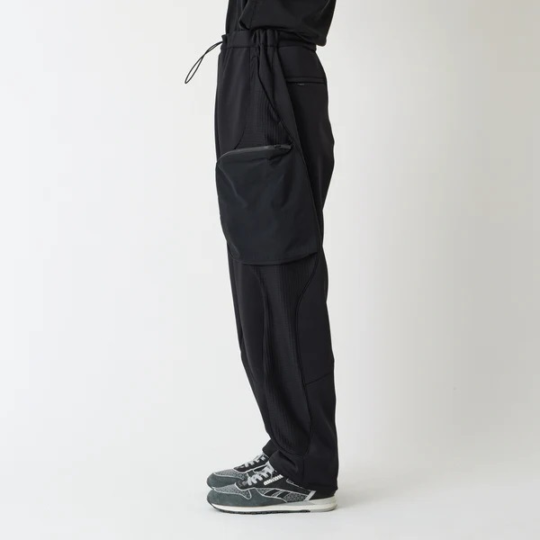��25AW��White Mountaineering  �ۥ磻�ȥޥ���ƥ˥���� EASY CARGO PANTS BLACK BK2573404