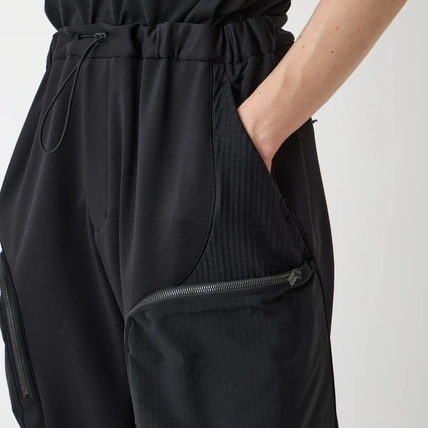 ��25AW��White Mountaineering  �ۥ磻�ȥޥ���ƥ˥���� EASY CARGO PANTS BLACK BK2573404