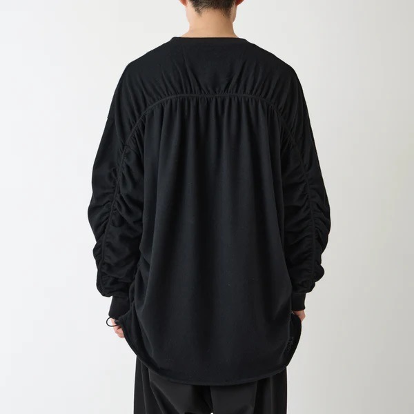 25AWWhite Mountaineering  ۥ磻ȥޥƥ˥ SHIRRING PULLOVER BLACK WM2573518