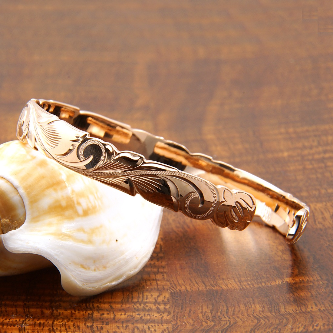 パワーが湧くマウナケアと家族伝統を刻む ゴールド カフバングル 8mm