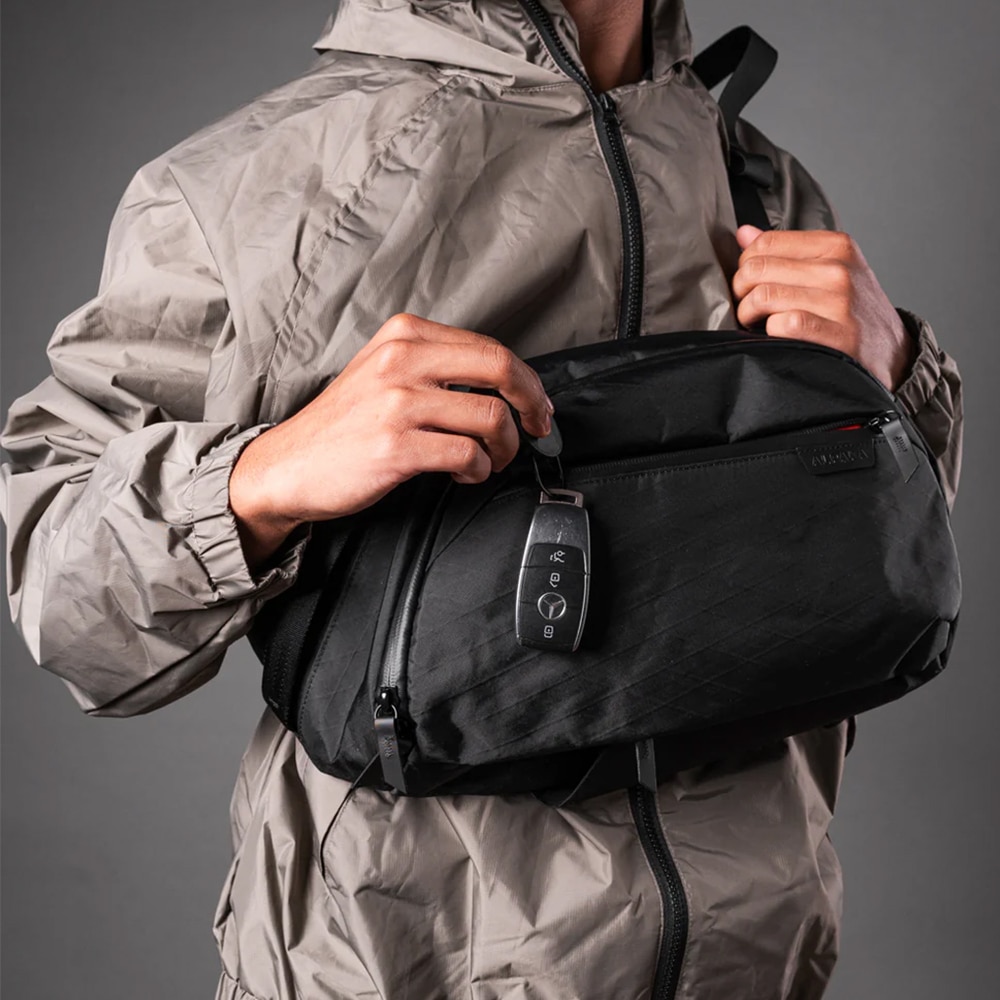 ALPAKA ボディバッグ ショルダーバッグ 10L メッセンジャーバッグ METRO CROSSBODY X-PAC LEFT クロスボディバッグ スリングバッグ