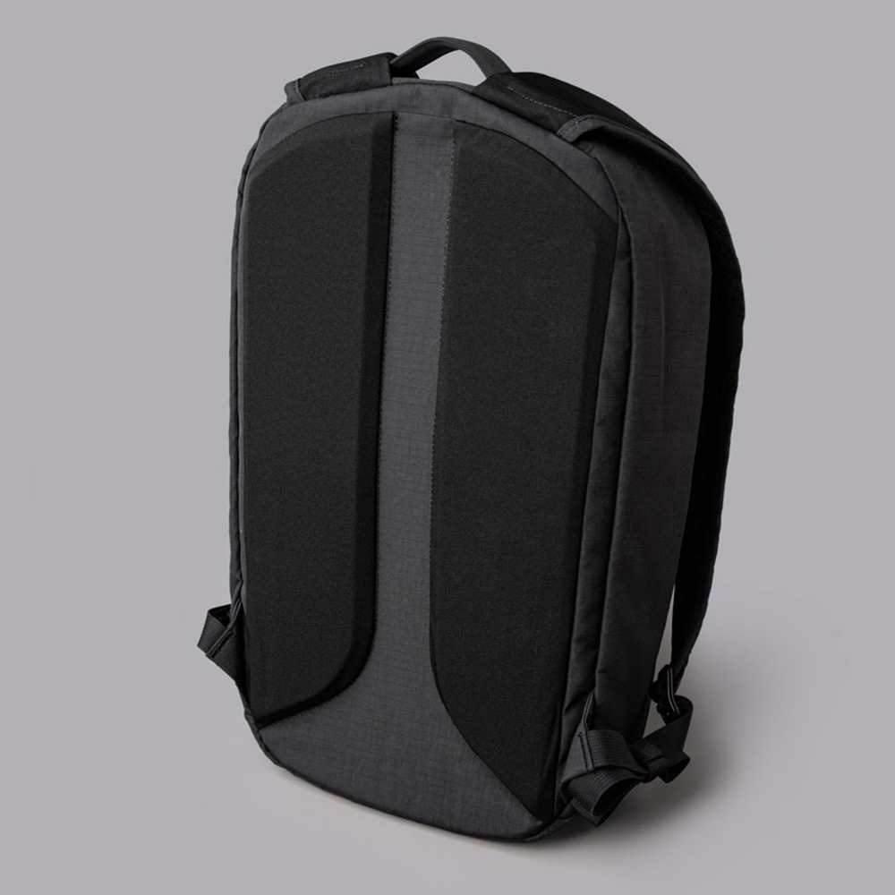 METRO BACKPACK AXOGRID | BACKPACKS | 【公式】ALPAKA (アルパカ)