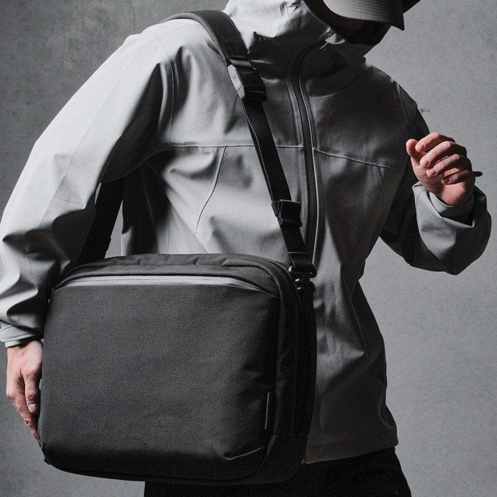 ELEMENTS TECH BRIEF PRO BLACK | BACKPACKS | 【公式】ALPAKA (アルパカ)