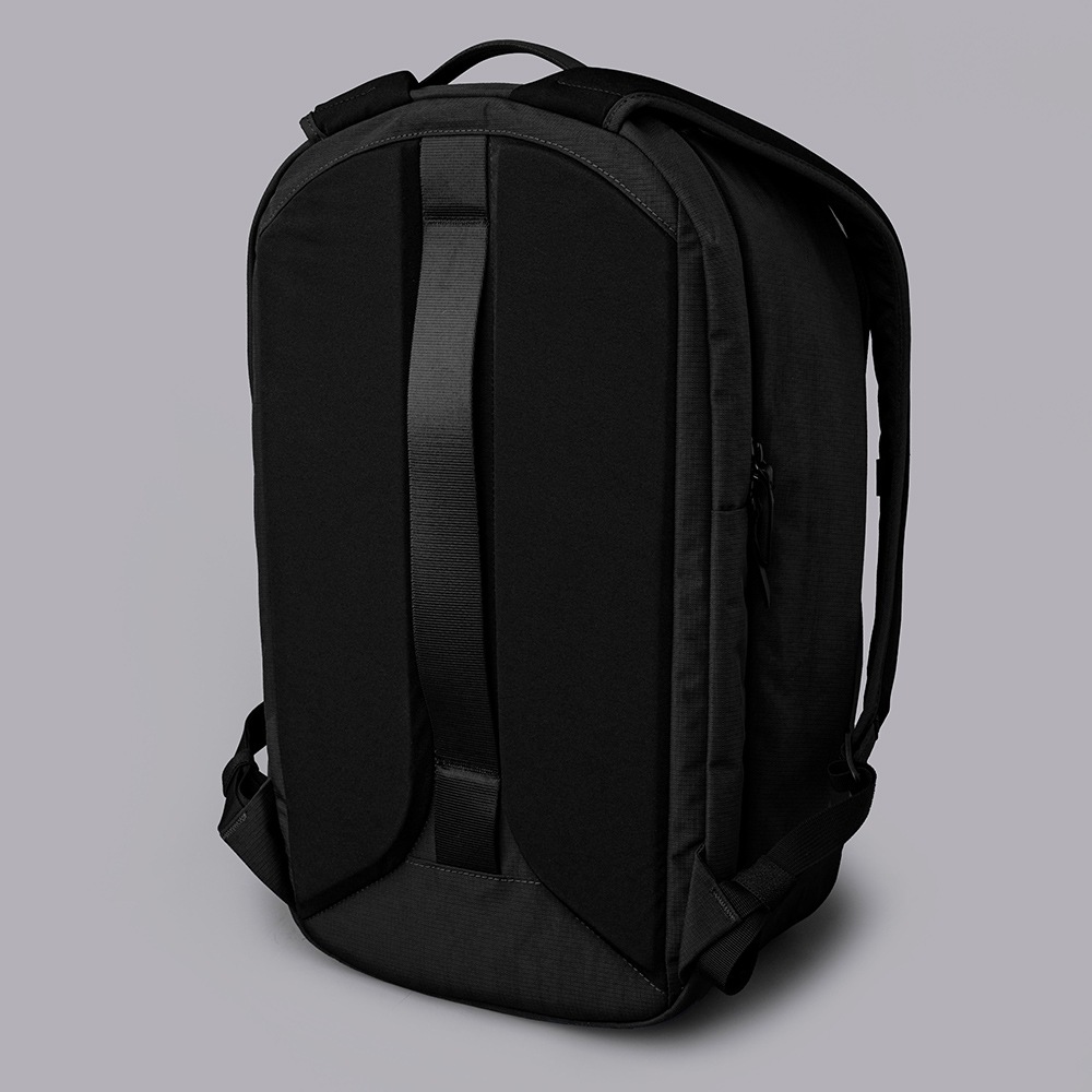METRO BACKPACK PRO AXOFLUX 400D | BACKPACKS | 【公式】ALPAKA