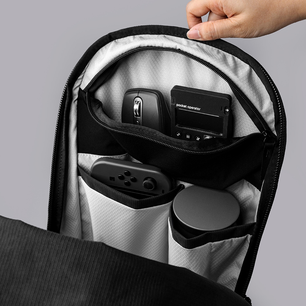 METRO BACKPACK PRO AXOFLUX 400D | BACKPACKS | 【公式】ALPAKA