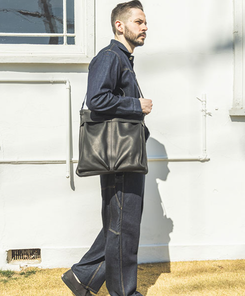 MR.OLIVEミスターオリーブ】IMPERMA-LEATHER / HELMET BAG（ブラック
