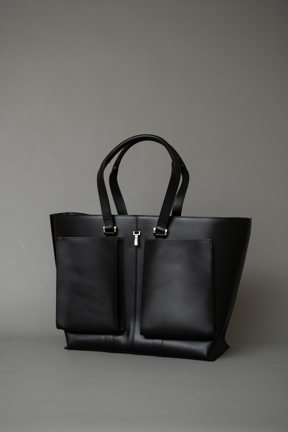 【美品】Rich I/リッチアイ LEATHERHELMETBAG MEDIUM Rich I(リッチアイ)の公式通販ページ - FEVERオンラインストア