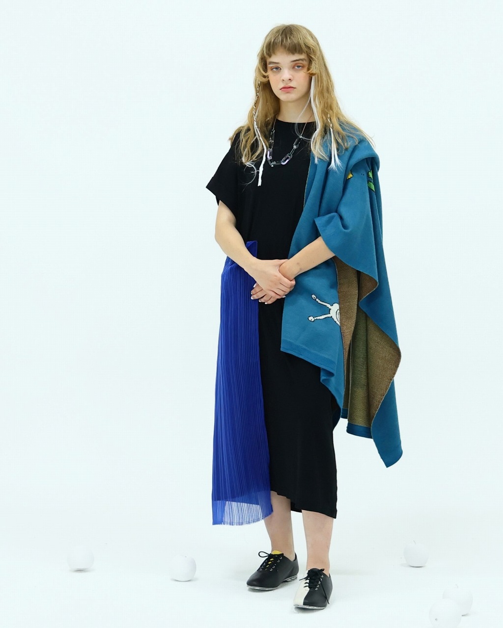 BEDSIDEDRAMA】 “Crawling Forward Stole”名画のストール 2022 megumi BEDSIDEDRAMA】 “Crawling Forward Stole”名画のストール 2022 megumi