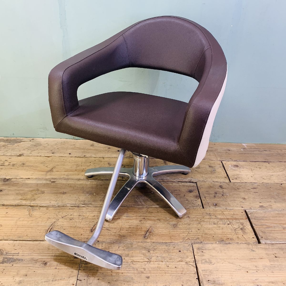 使用約1年半美品 G90 Series 03 Ai アイ セット椅子 セット椅子 中古 理美容機器のプロ向け卸通販 新品 中古 美容 器具 美容機器 美容室 美容院 中古 アウトレット 卸 買取 廃棄 見積り 査定 開業 内装 デザイン ビューティガレージ正規代理店