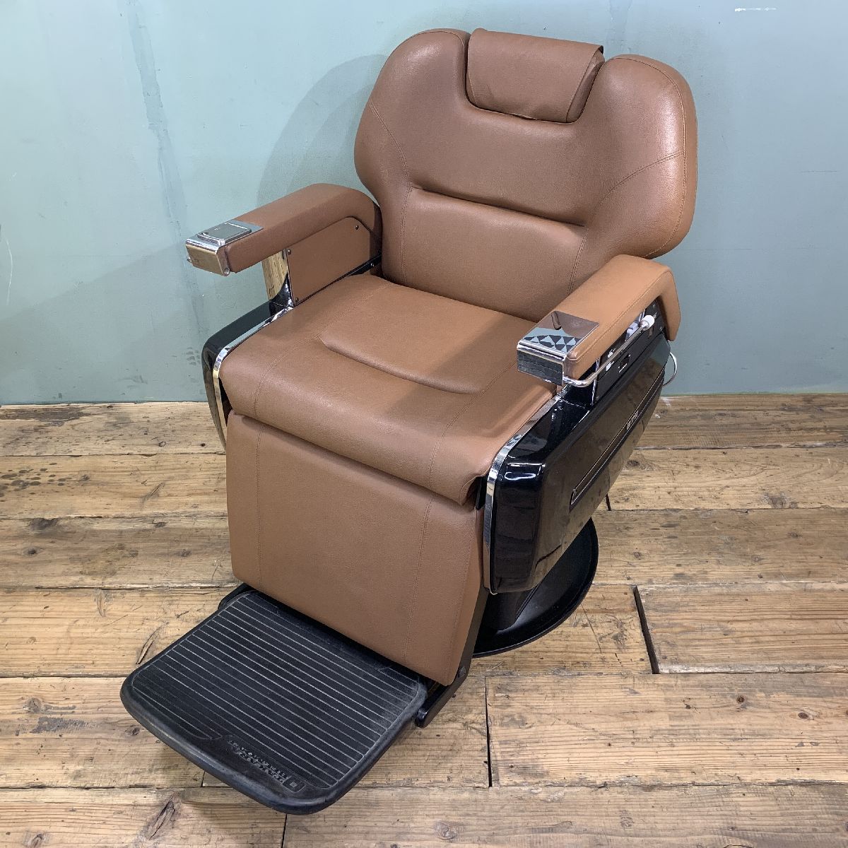 タカラベルモント製高級理容椅子879プロスタッフ(PROSTAFF)