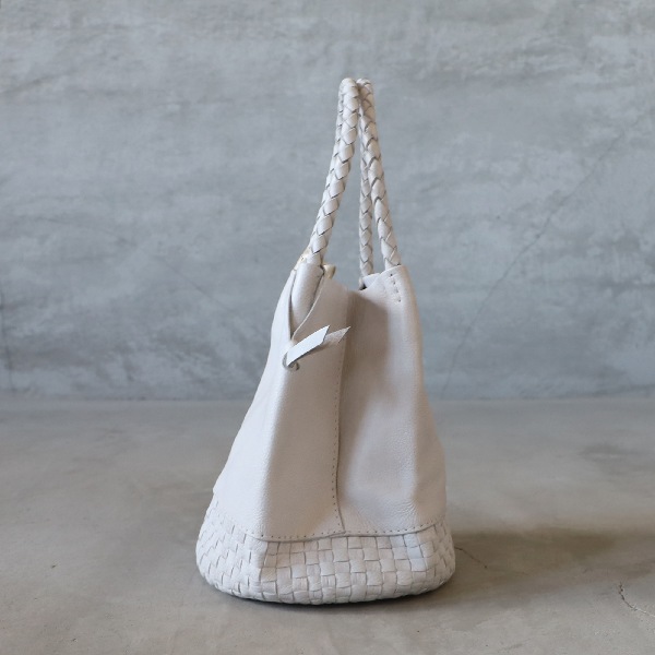 【即納】 QUNG レジェソフトレザーbag ホワイト 牛革 ハンドバッグ レザーホワイトポケットトートバッグ／ショルダーバッグ