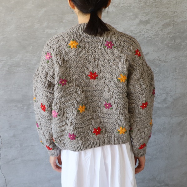 ICHI Antiquite's イチアンティークス 花刺繍ペルーハンドニットプル