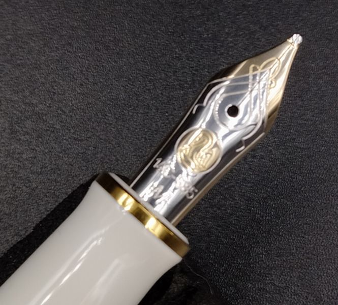 Pelikan �ڥꥫ�� �����٥졼�� M400 �ۥ磻�ȥȡ����� White Tortoise ������������14��ڥ��� ��ǯɮ