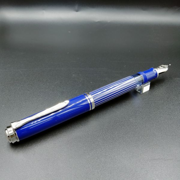 Pelikan �ڥꥫ�� ���������� �����٥졼�� M815 Metal Striped Blue �᥿�� ���ȥ饤�� �֥롼 ������������18��ڥ��� ��ǯɮ