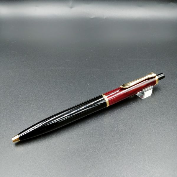 Pelikan �ڥꥫ�� ���������� ���饷�å� Classic K200 Red-Marbled ��åɥޡ��֥� �Υå����ܡ���ڥ� 337��ե���