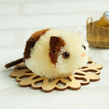 H363-168 手芸パック ボンボン「三毛猫」 - ハマナカ商店