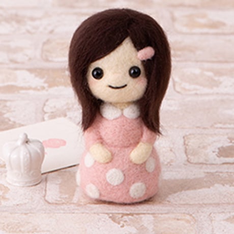 羊毛フェルト　可愛い頭の女の子 H441-598 黒髪のおんなのこ - ハマナカ商店