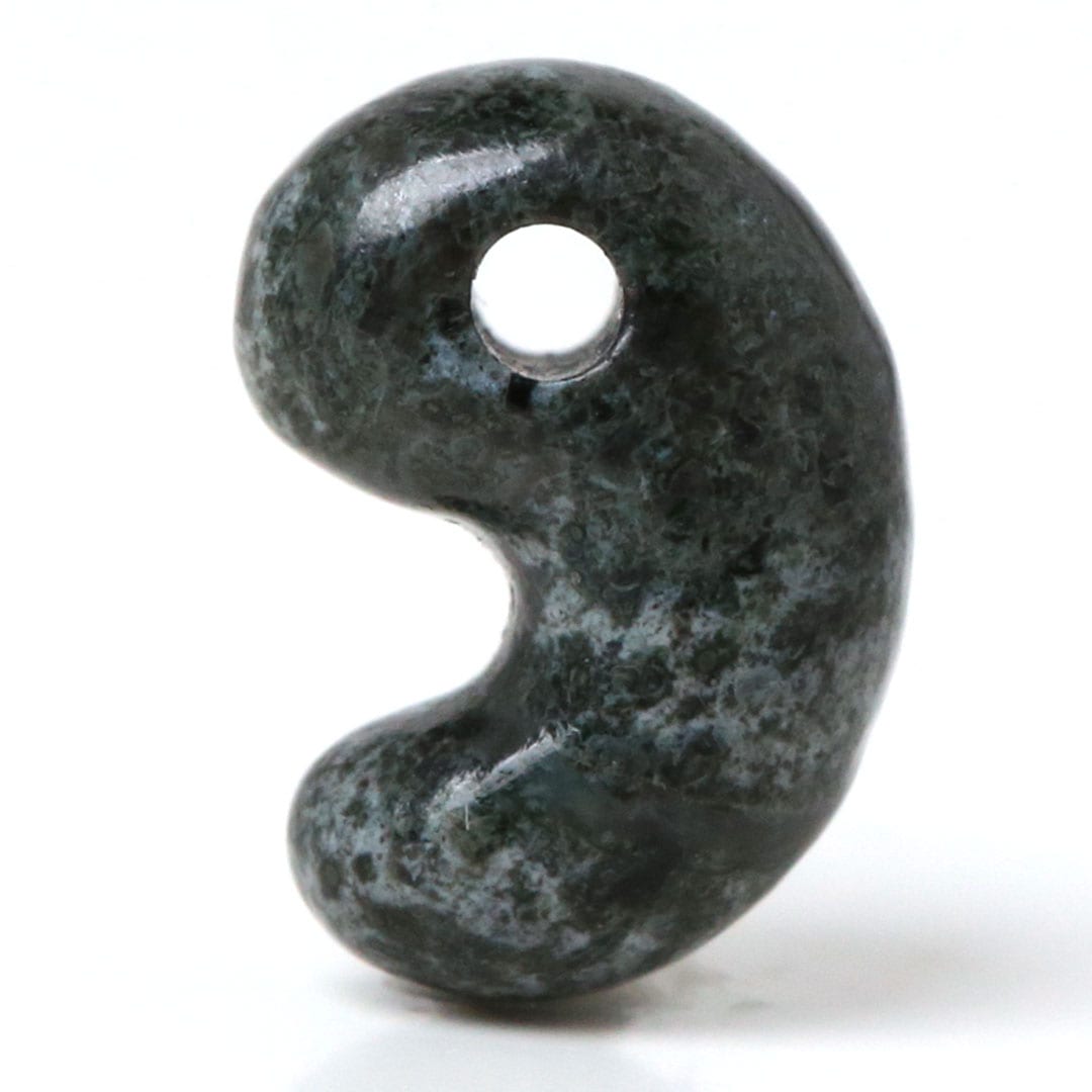 数量限定】伊勢青石 出雲型勾玉 10ミリ