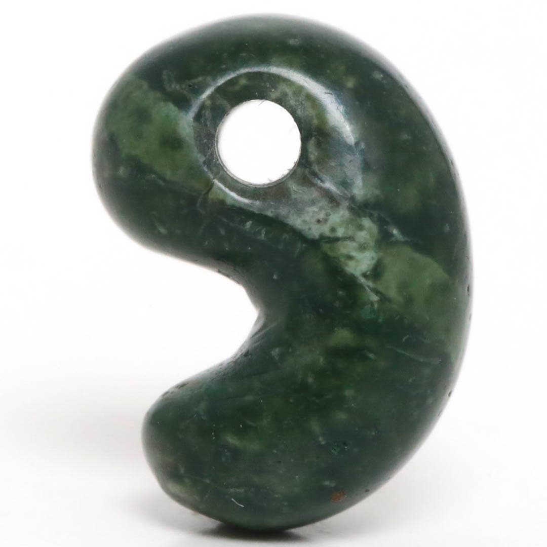 出雲石 碧玉勾玉 丁子型 39、1mm 宝石鑑別書付き 楽天市場】出雲碧玉