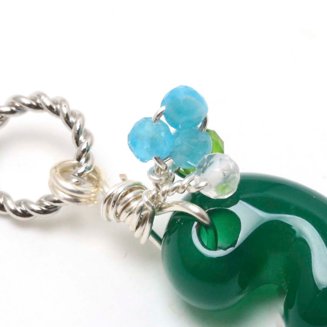 出雲型勾玉編みネックレス 魔除け・幸運_NC027 羽根と青い勾玉チャーム