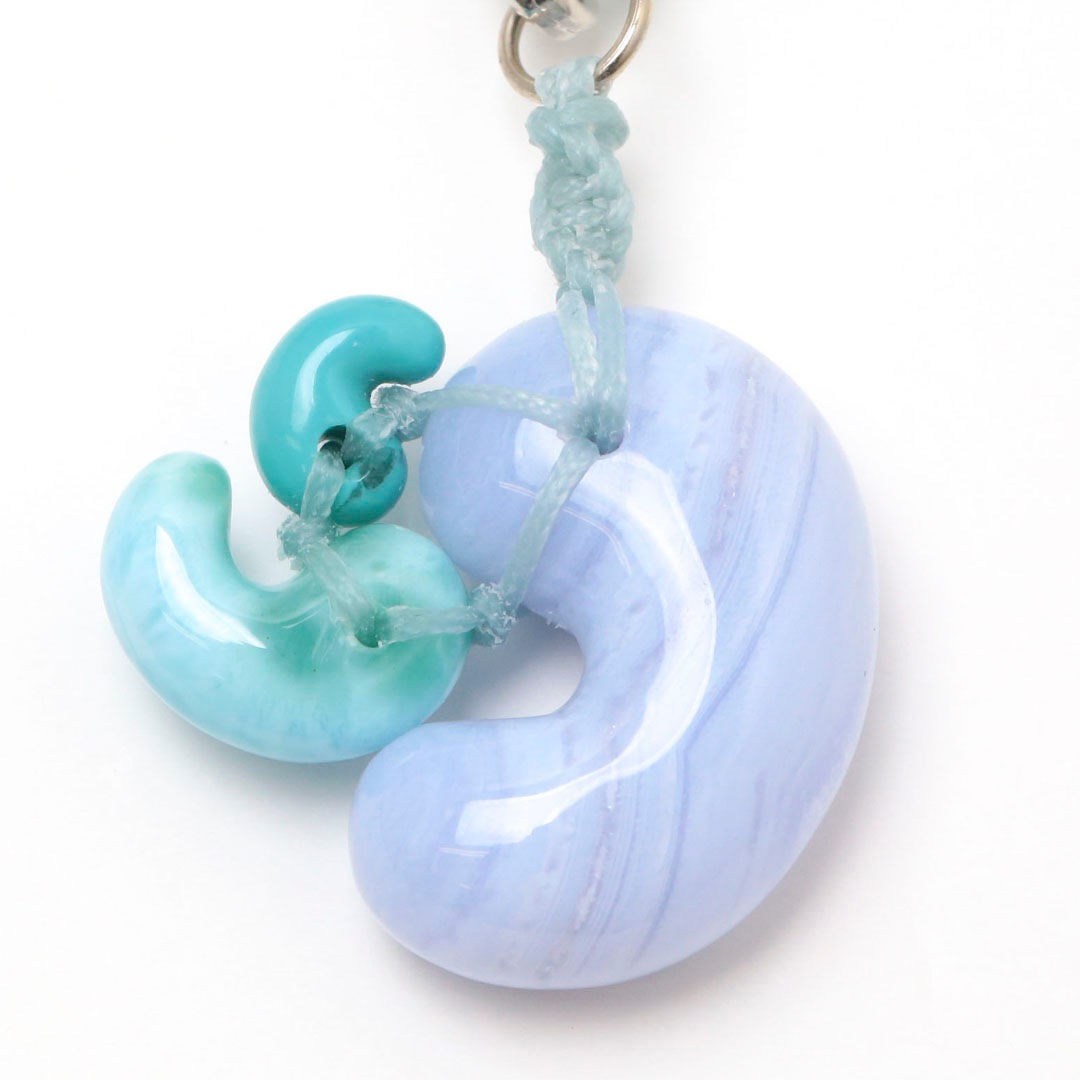 はじまりの勾玉 2026ラッキーカラー勾玉チャーム_安らぎを与える