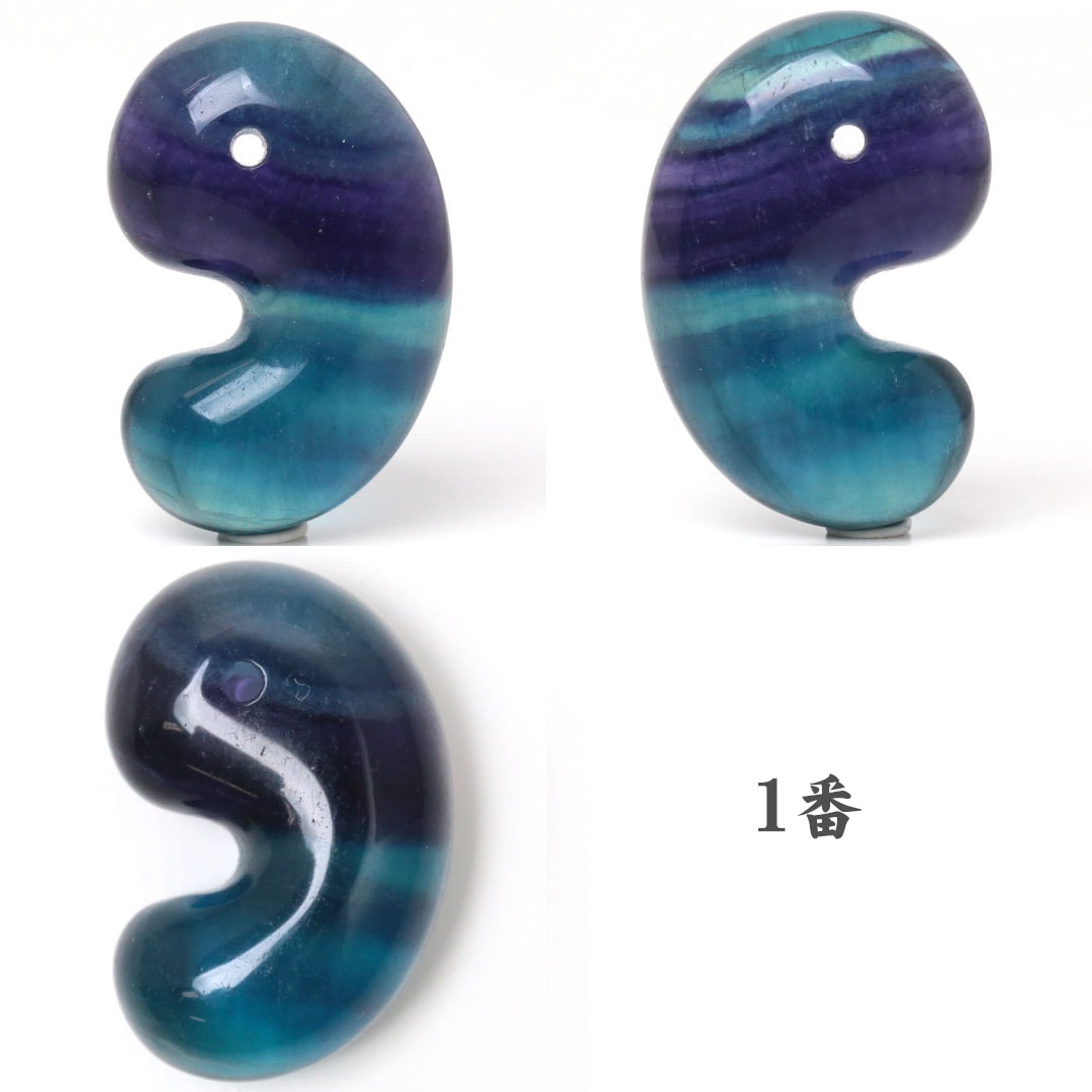 出雲型勾玉 ラブラドライト 30mm 新作勾玉！)ラブラドライト出雲型勾玉 マダガスカル産 - 石の音