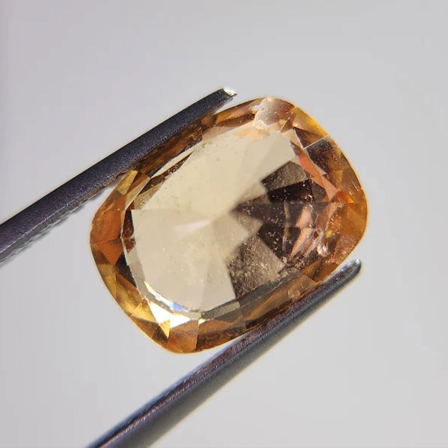 ヘソナイトガーネット ルース 3.71ct