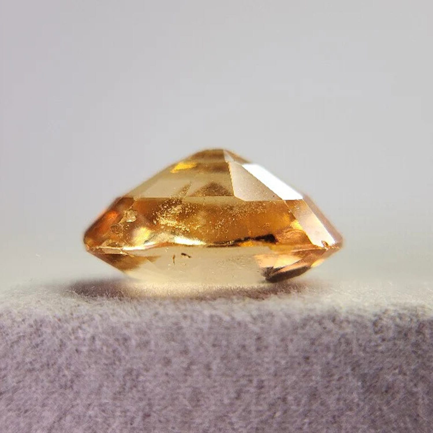 ヘソナイトガーネット ルース 3.71ct