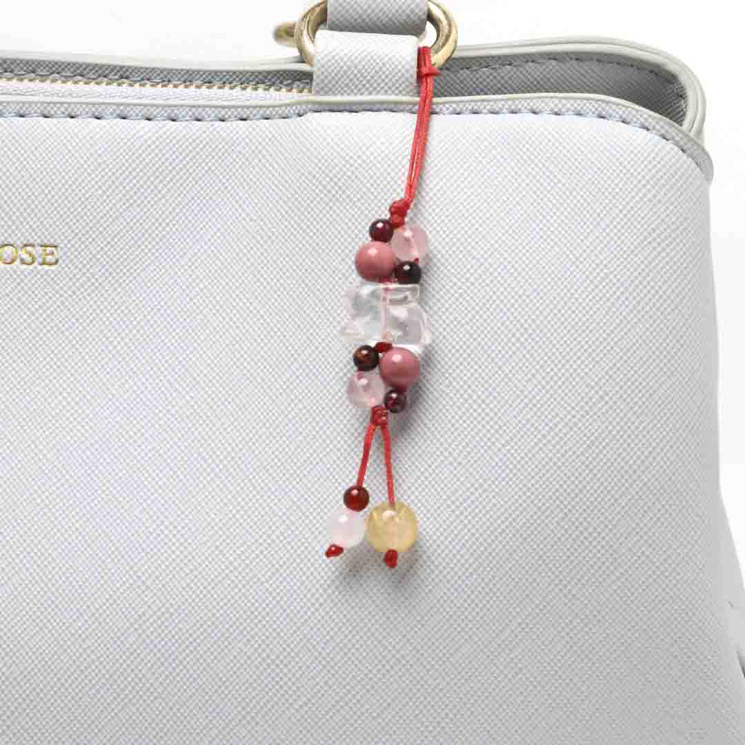 ラッキーカラーうさぎストラップ_赤・ピンク