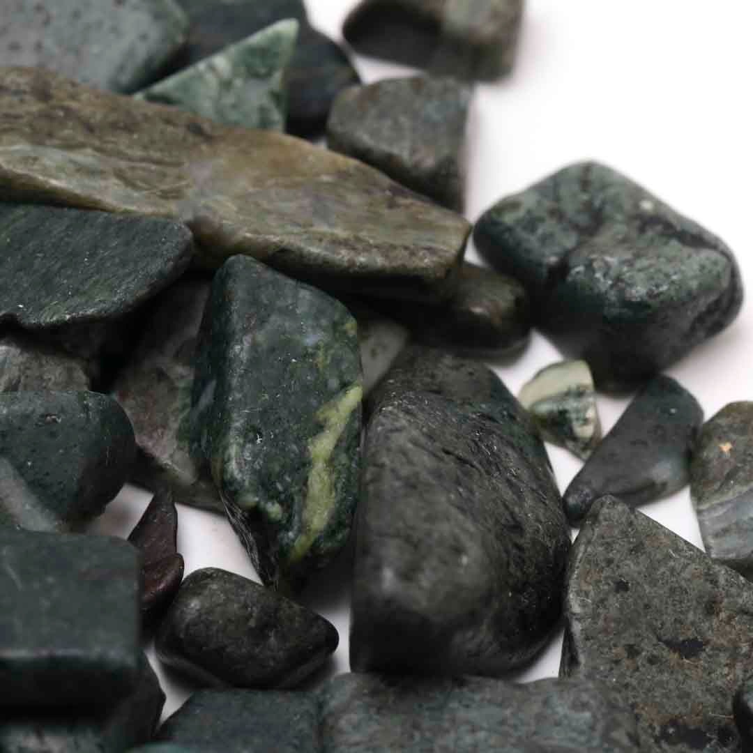 さざれ石。蛇石。 伊勢青石 磨さざれ石 南伊勢産