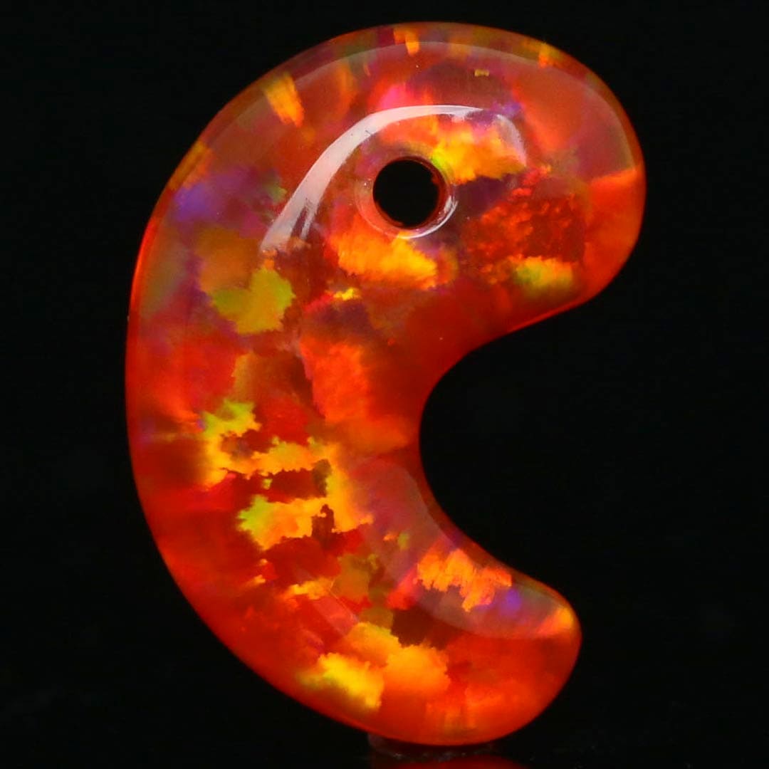 京都オパール 山梔子-クチナシ- 出雲型勾玉 30ミリ