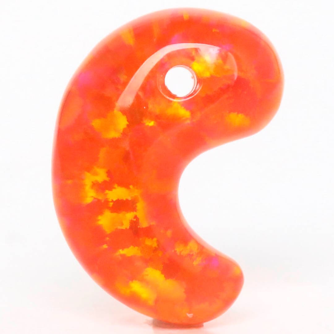 京都オパール 山梔子-クチナシ- 出雲型勾玉 30ミリ