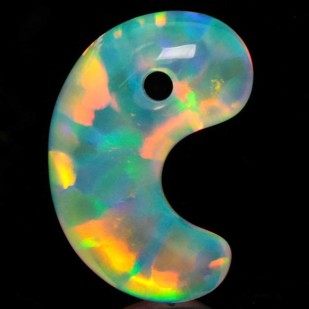 京都オパール 朧月-オボロヅキ- 出雲型勾玉 16ミリ