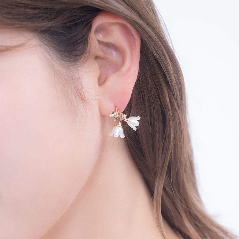 ミルキーホワイトフラワーイヤリング