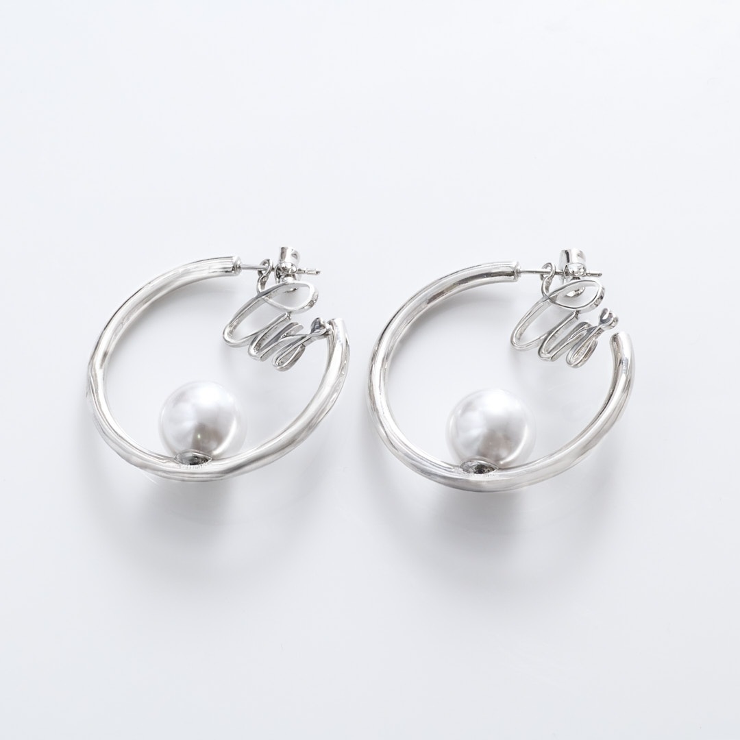 anロゴパールフープピアス