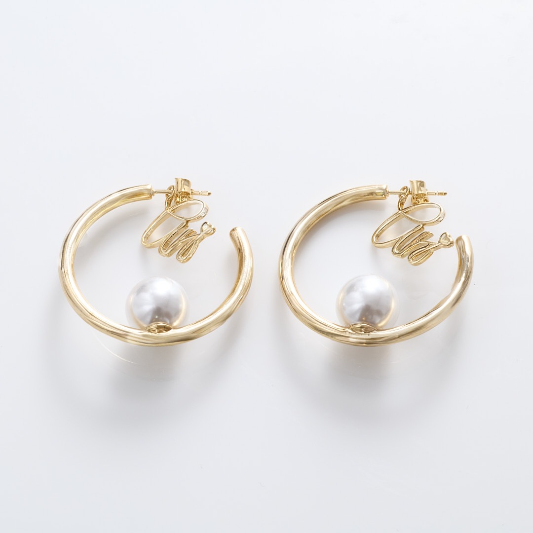 anロゴパールフープピアス