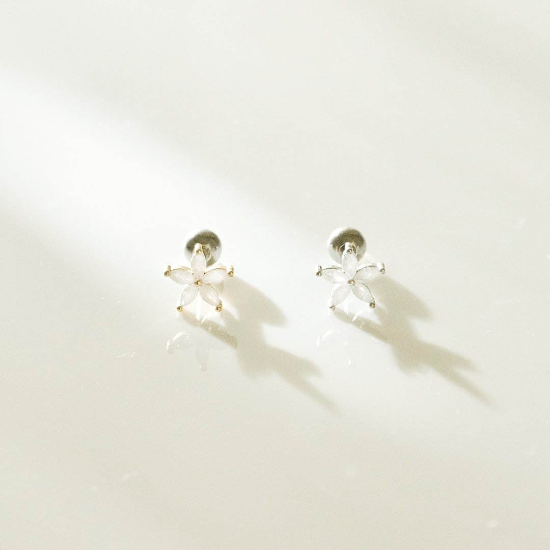 国内発送【Self-Portrait】クリスタル フラワー◇ピアス 吉田朱里プロデュースアクセサリーブランド anchelion