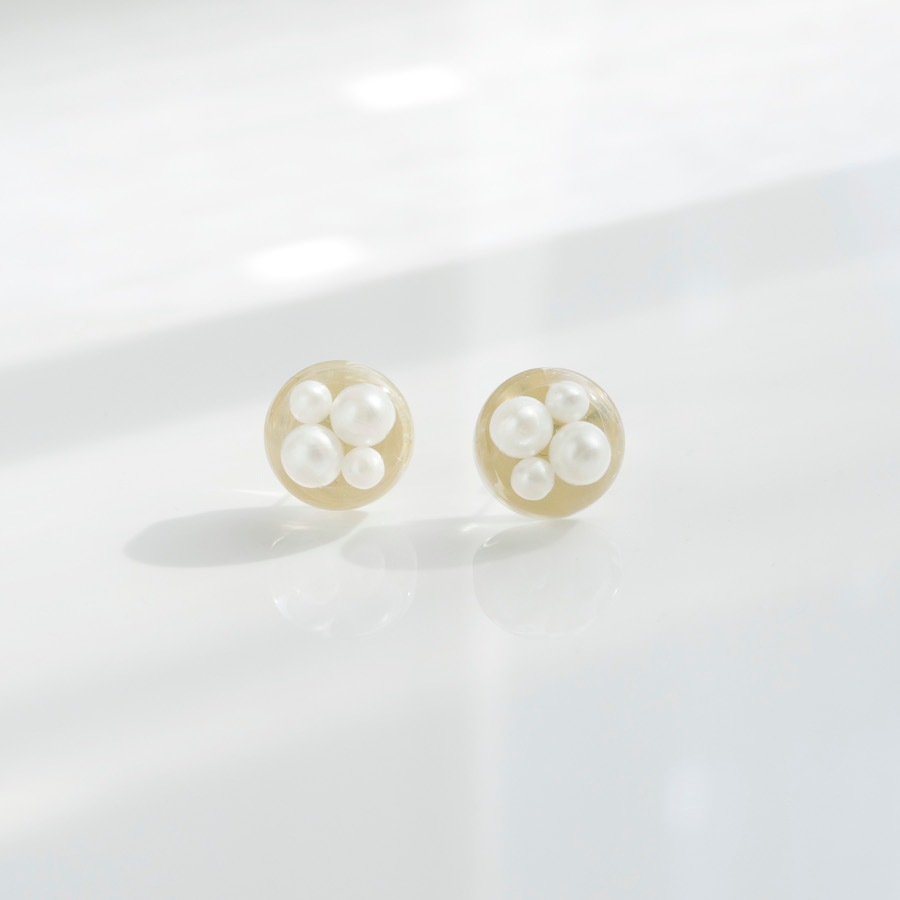 アクリルインナーパールピアス