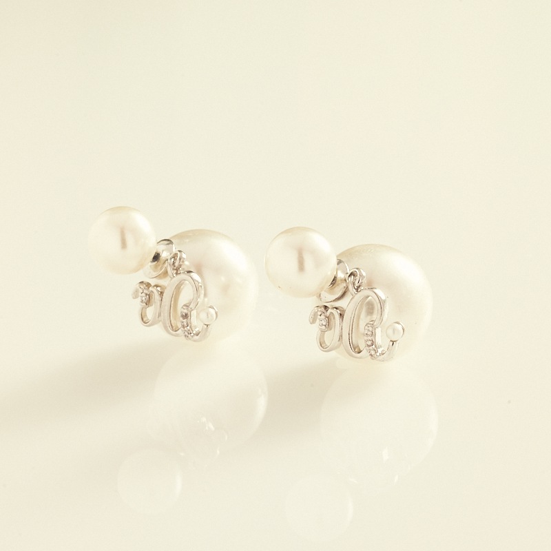 aaロゴパールキャッチピアス