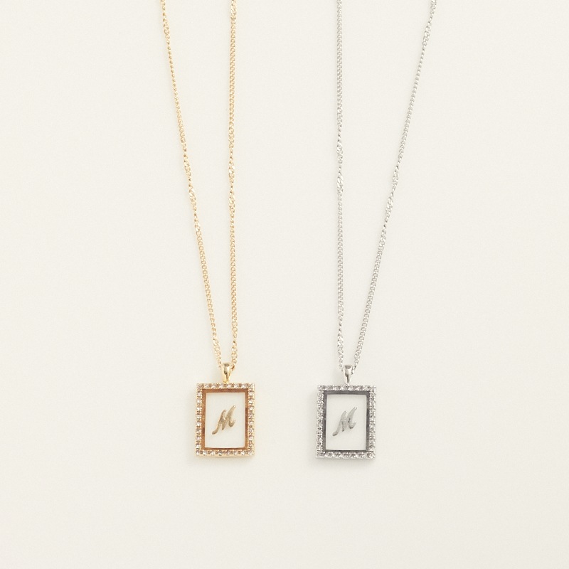 クリアプレートイニシャルネックレス